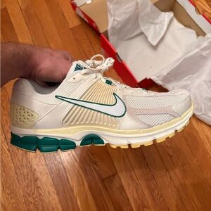 Nike Zoom Vomero “Malachite Alabaster”